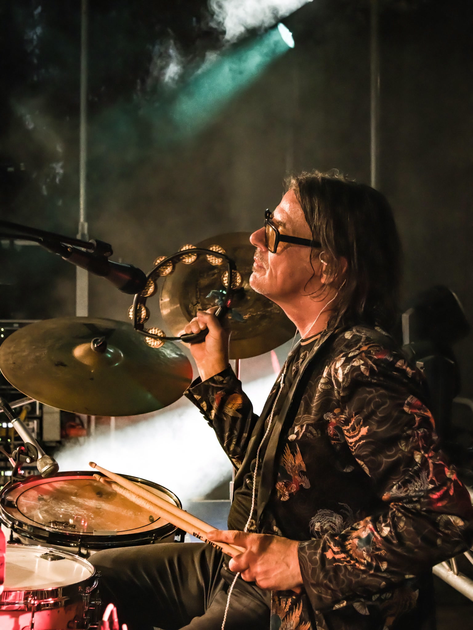 Martin Hauser live am Schlagzeug